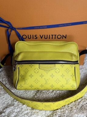 Louis vuitton taigarama leather outdoor messenger mens womens monogram bag neon